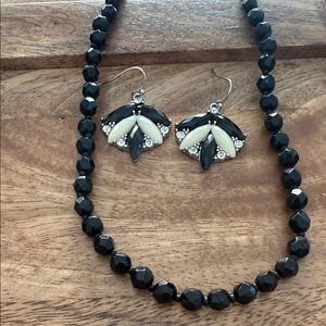 Elegant Black and Cream Necklace Set